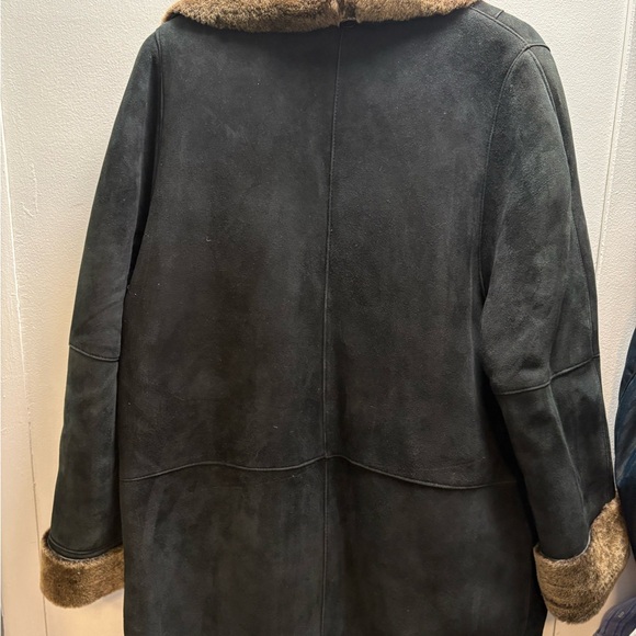 Beautiful Shearling Coat - Picture 9 of 16